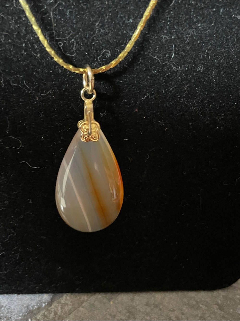 Gold Chain Necklace with Teardrop Agate Pendant - Picture 2 of 7